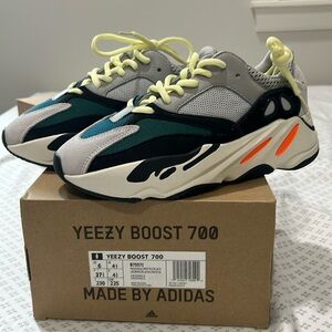Yeezy Boost 700 Wave runner
